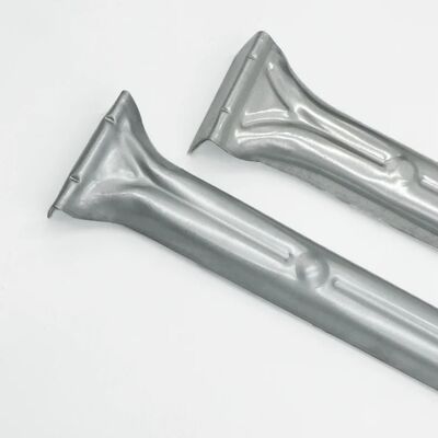 भारी ड्यूटी वार्डरोब हैंगर बार के साथ 1.5 मिमी मोटाई में 18 इंच/20 इंच/24 इंच आकार और 200pcs MOQ